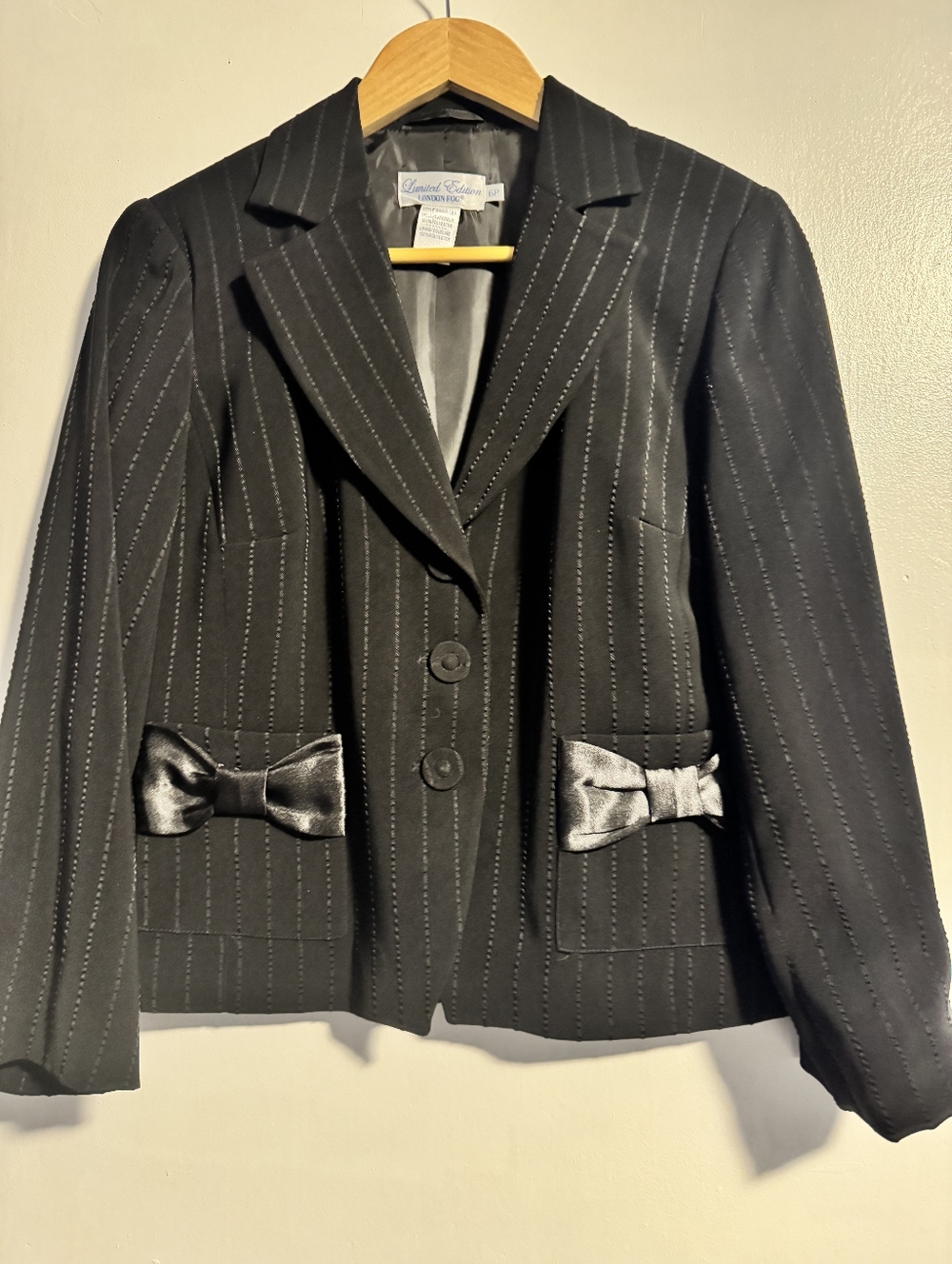 London Fog Black Pinstripe Bow-Accent Womens Blazer Size 6